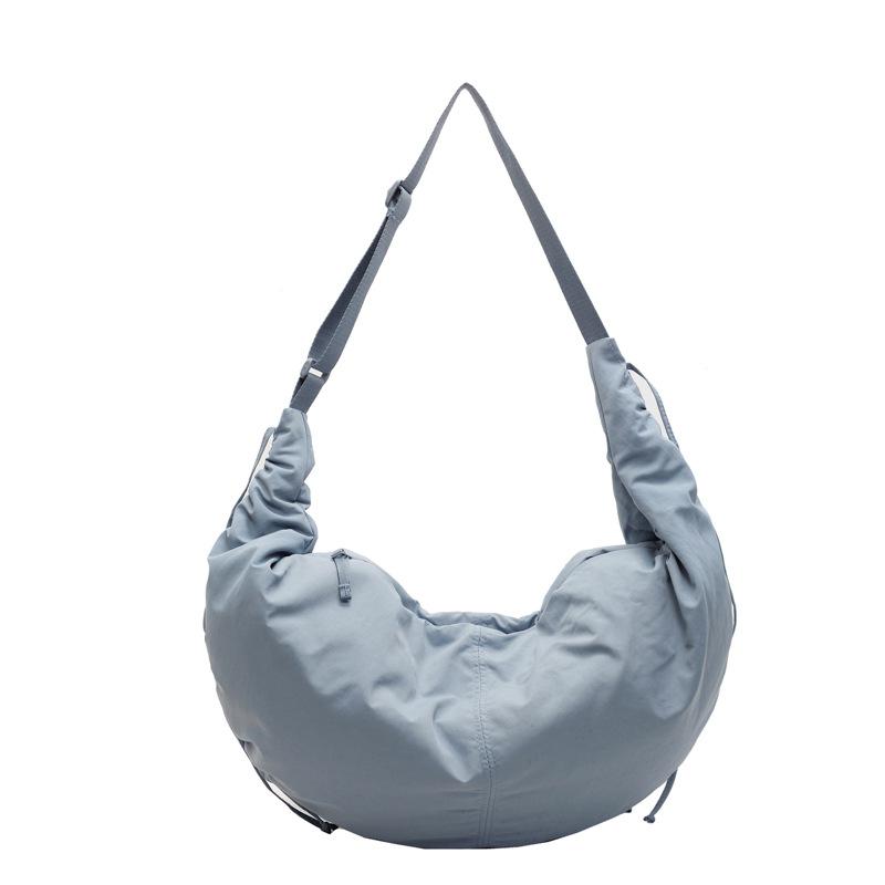 Design pleated crescent moon bag women's new simple casual shoulder bag going out trendy with large capacity messenger dumpling bag