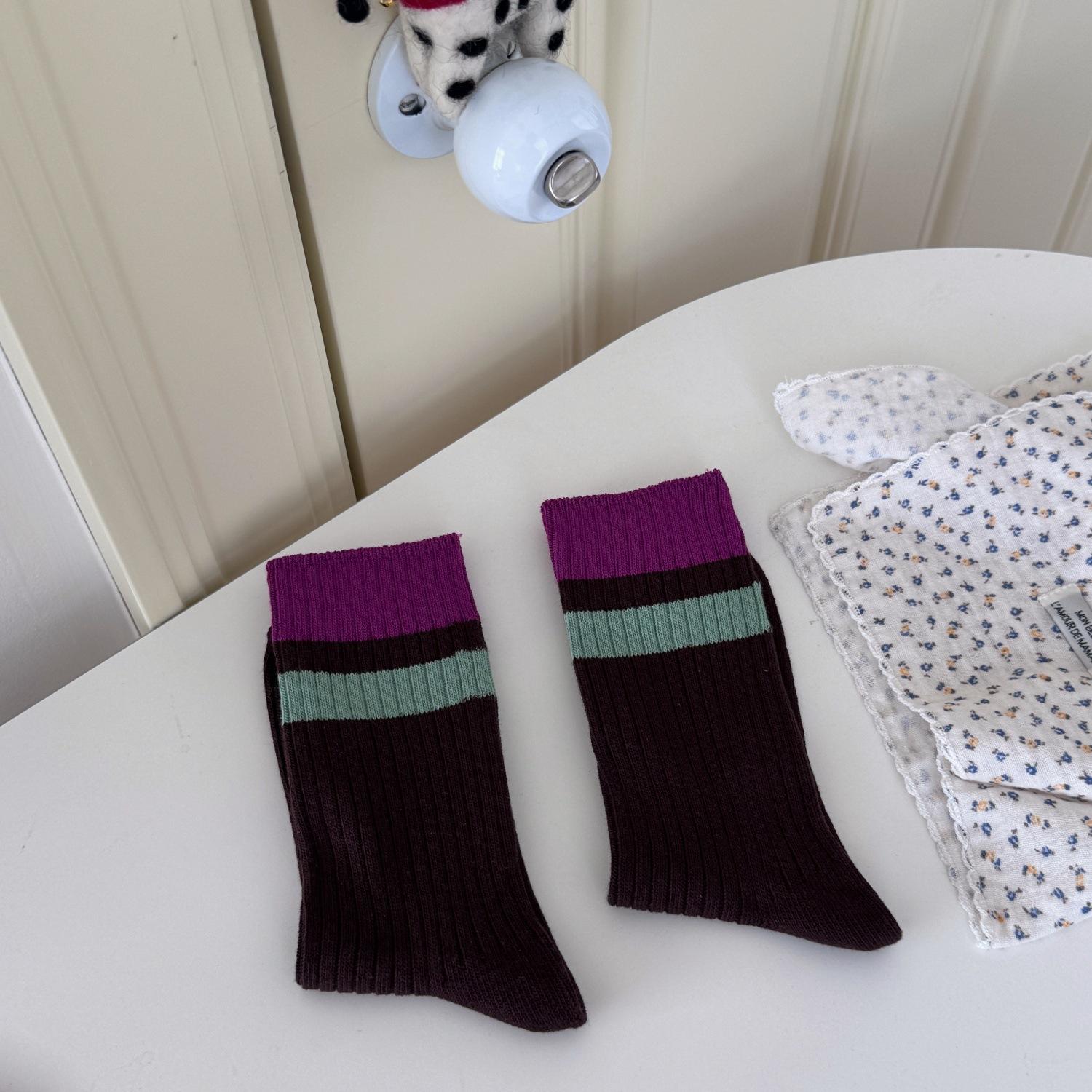 

Ladies Fall Fashion New Casual Match Color in The Tube Socks 1 pair темно-коричневого кольору