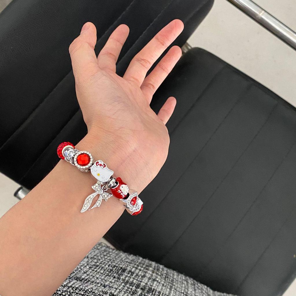 Pan's Kitty Cat Luxury Bracelet: Women's Chic Cartoon Pendant with Exquisite Design.