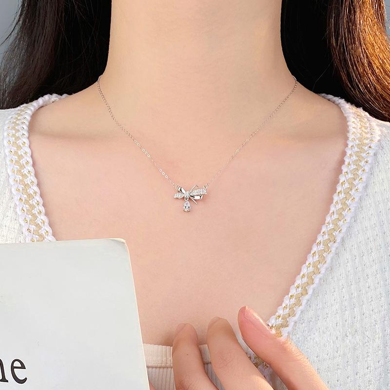 Temperament Bow Knot Water Drop Necklace for Women, Light Luxury, High Grade, Elegant, Versatile Clavicle Chain