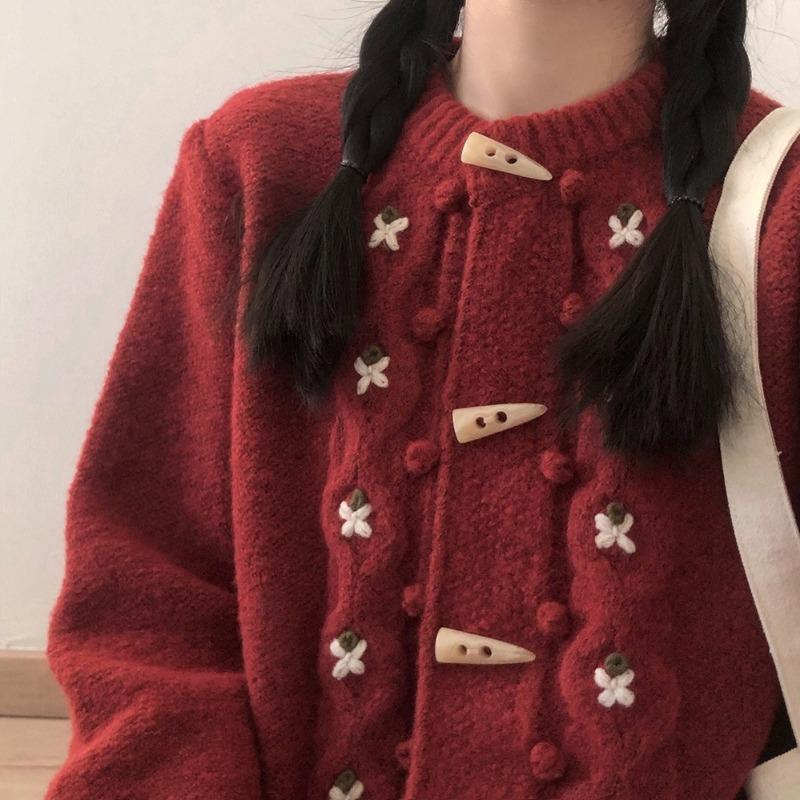 

Vintage horn buckle cardigan sweater women s autumn new loose heavy industry embroidered knitted sweater jacket thick One size красный
