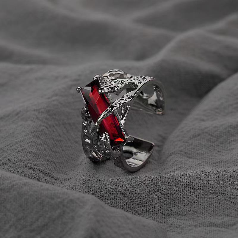 Vintage Ruby Unisex Textured Zircon Ring: Bold Style for Men & Women