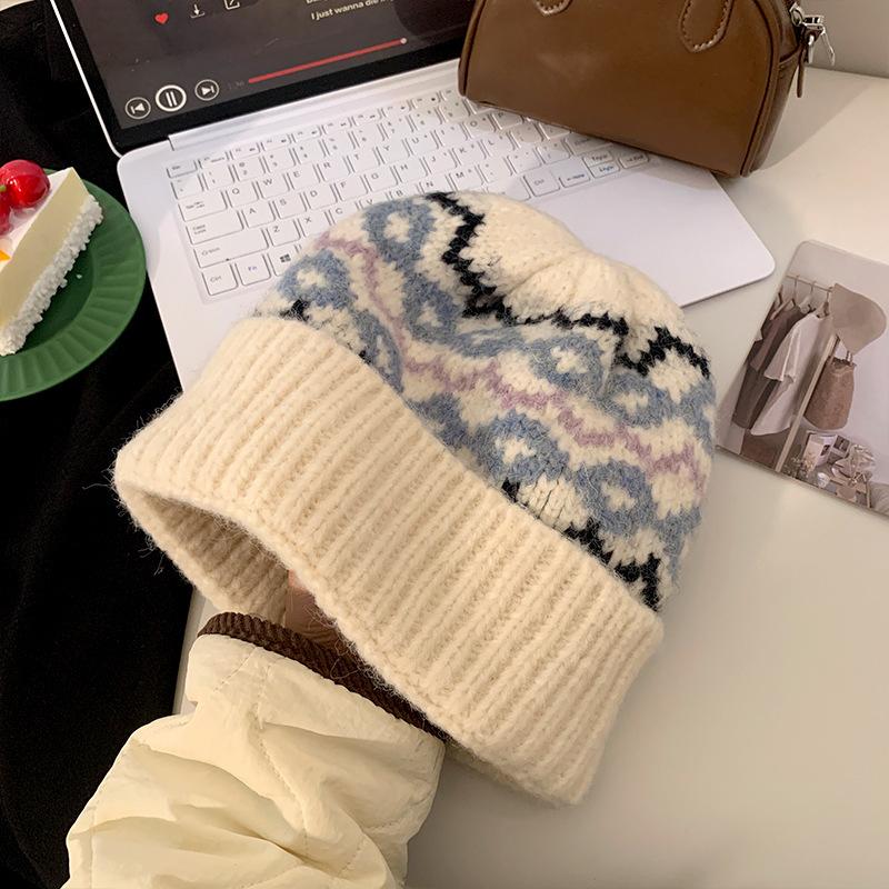 Fair Island contrasting color knitted wool hat women's season versatile big head circumference showing face small ear protection warm pullover hat
