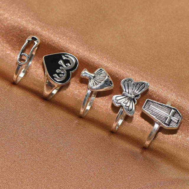 Retro For Women Punk Butterfly Heart Rings Set Retro Gothic Ancient Color Color Dice Angel Wings Charms Finger Rings JewelryVintage Rings