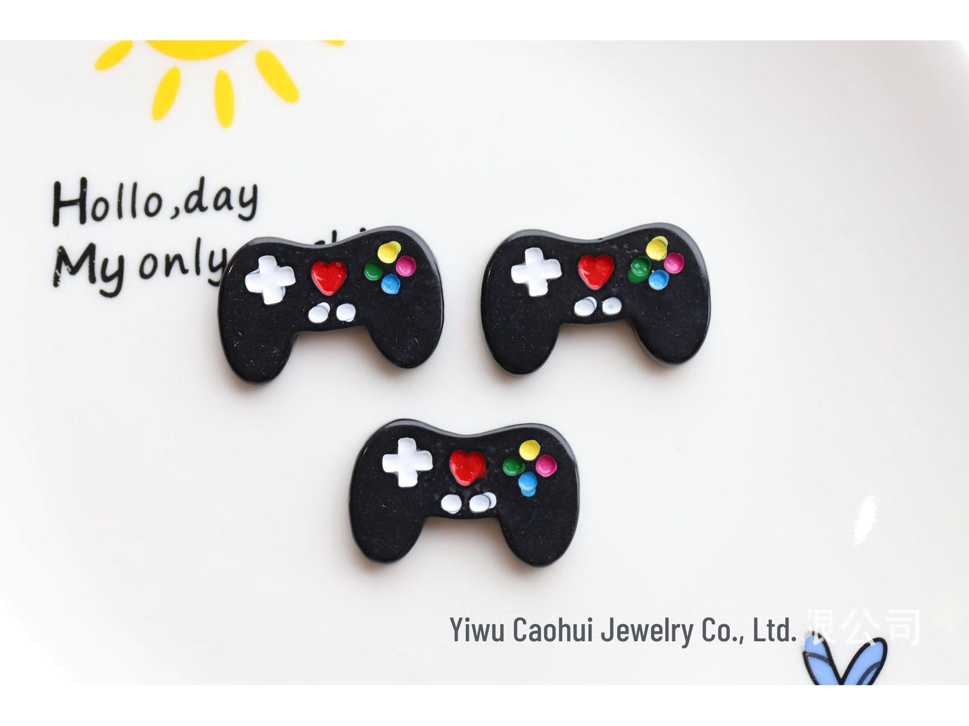 

Творческие DIY ювелирные изделия из смолы аксессуары с дизайном ручки игровой консоли Size: approx. 2.6cm x 1.8cm чёрный