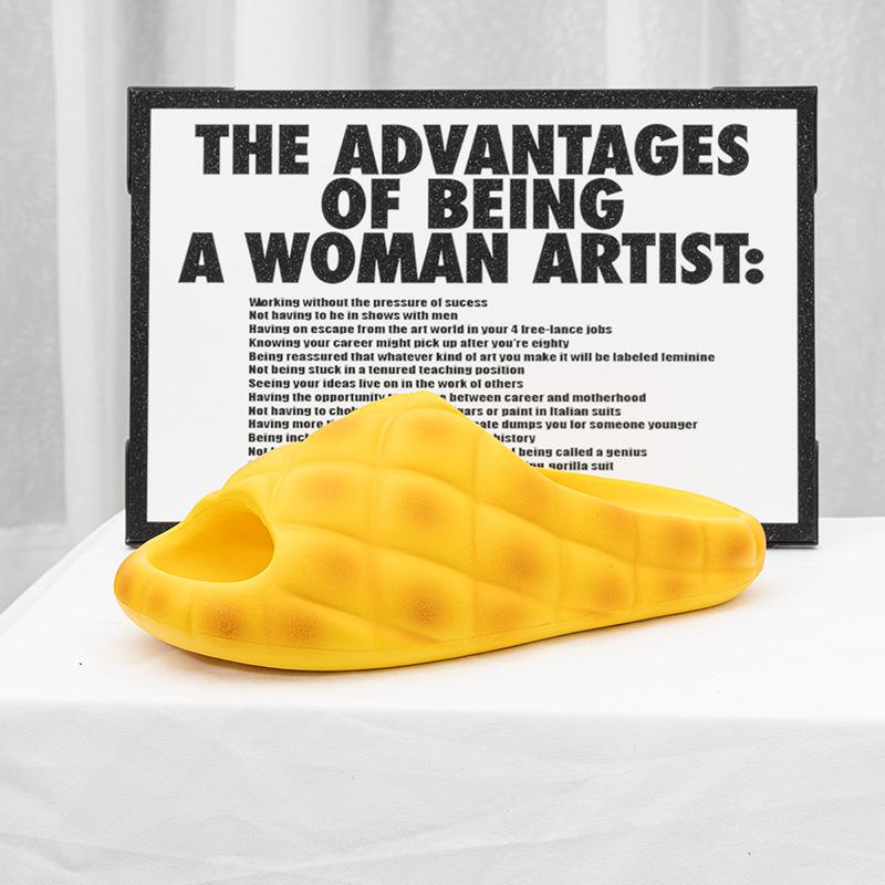 2024 Women Soft Sole Cloud Slippers Thick Platform Indoor Outdoor Beach Sandals Summer EVA Non Slip Flip Flops Bread Shoes