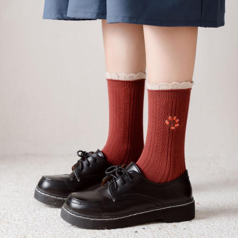 Flower Embroidered Middle Tube Socks Women Autumn Winter Fashion Harajuku Vintage Cotton Long Socks Japanese Kawaii Ruffle Socks