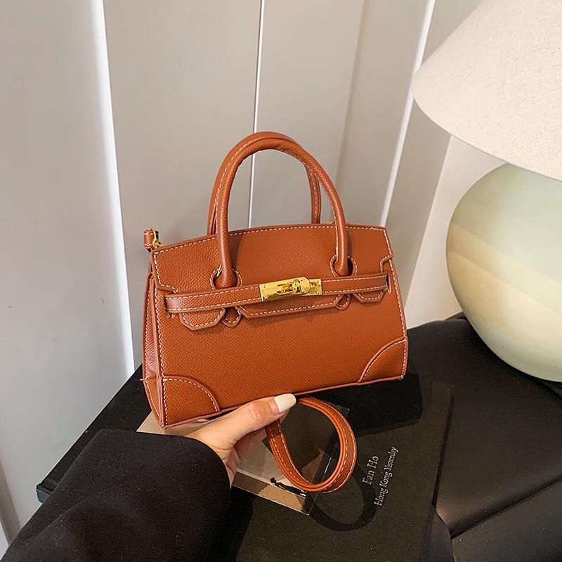 Sac à main de mode haut de gamme Automne/Hiver 2025: Sac bandoulière simple et polyvalent à fermeture à loquet pour femmes