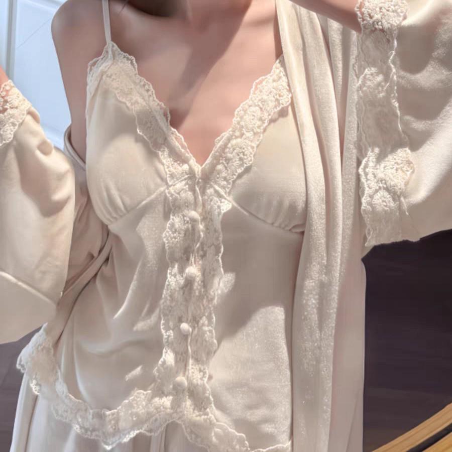 

Шикарный осенне-зимний женский пижамный комплект из золотого бархата с нагрудными вкладышами - Тройственная домашняя одежда для ношения в помещении и на улице в стиле роковой женщины Medium