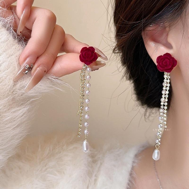 2025 New Year Red Velvet Pearl Earrings: Retro Hong Kong Style Whitening Studs for Women