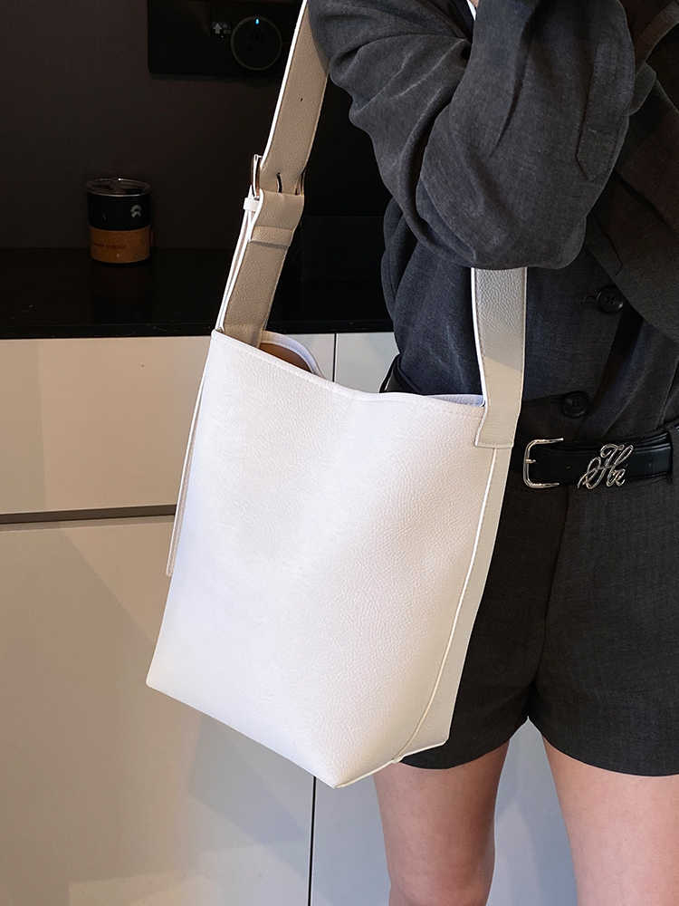 Casual Wide Shoulder Strap Crossbody Bag Women Fashi Versatile Single Shoulder Bags Large Capacity Commuter Bucket Handbags
