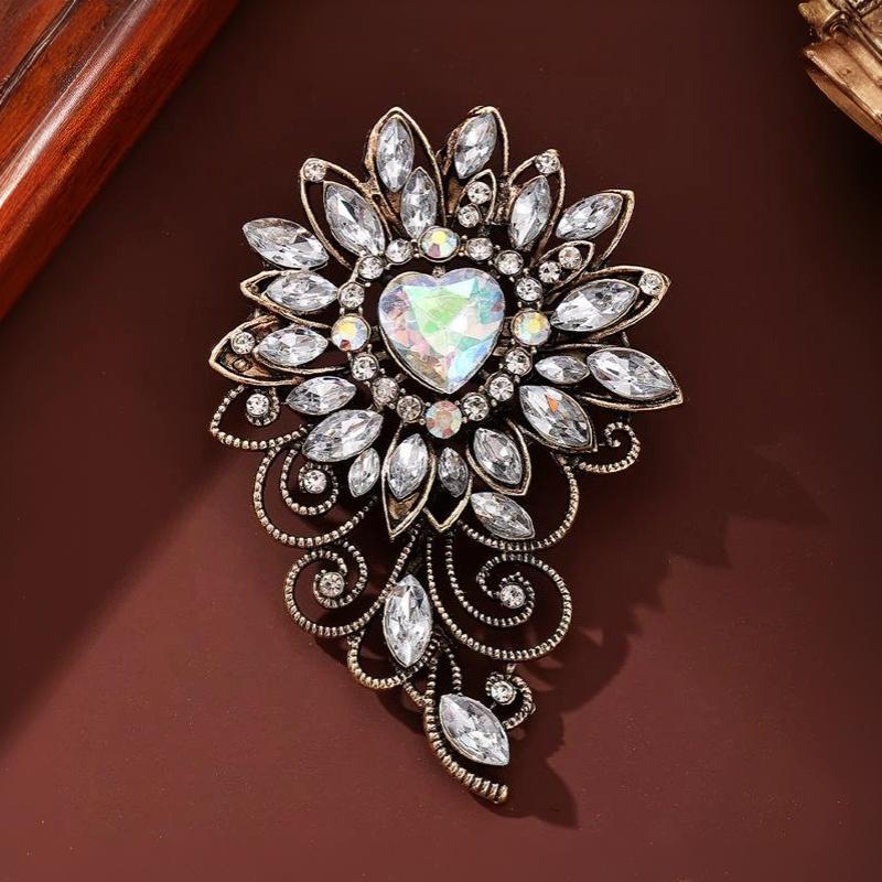 Vintage Flower Brooches For Women Heart Crystal Royal Style Luxury Plants Party Office Brooch Pin Gifts