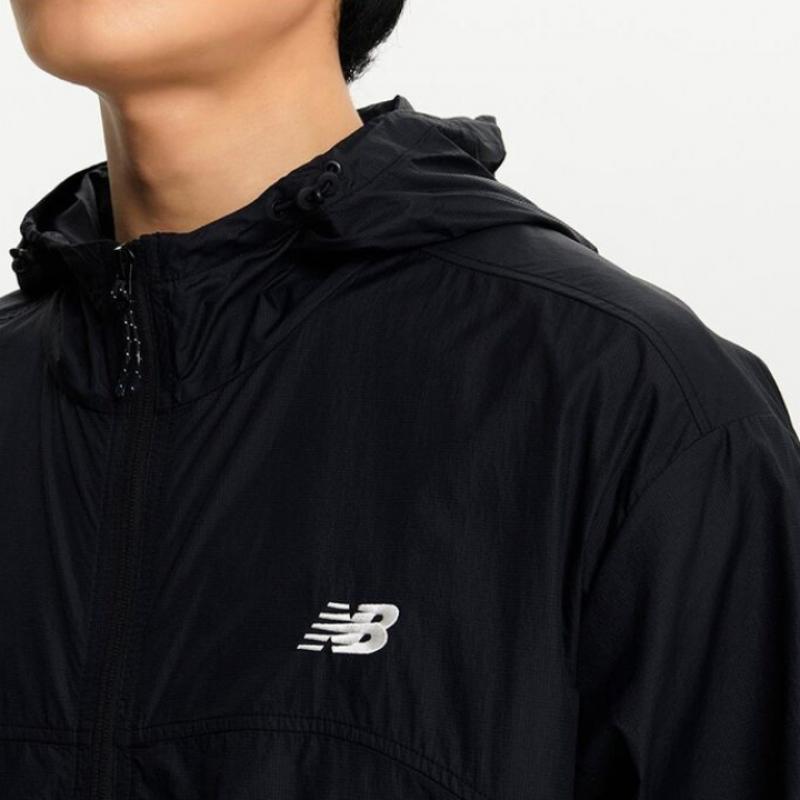 New Balance Uni Small Logo Lightweight Windshield Nbnae21013 19 Windshield