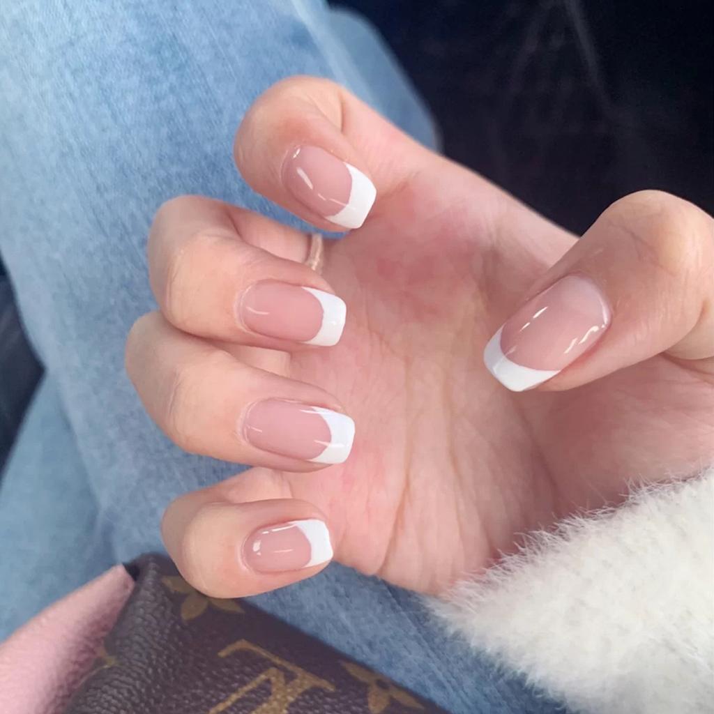 24Pcs Short Square French Fake Nails White Shimmer Press On Nails Simple Coffin Manicure Tips