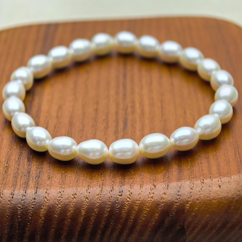 Aurora Freshwater Pearl Bracelet: Rice-Shaped Beads, Versatile Women's Hand Jewelry
