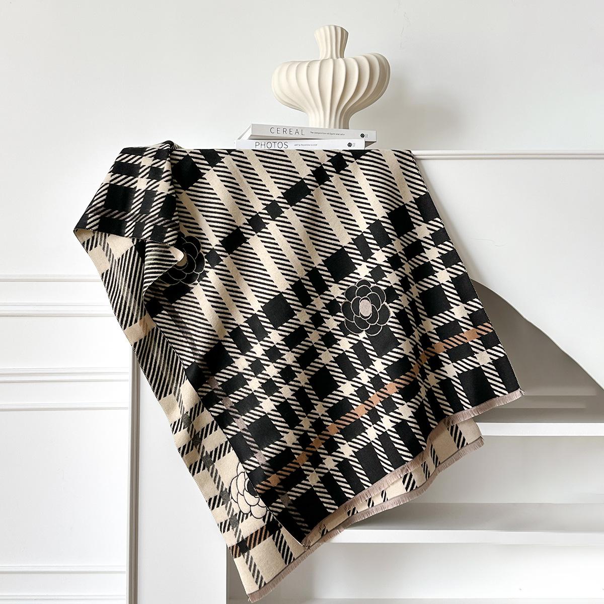 

Имитация кашемирового шарфа с бахромой, универсальный шарф с принтом «камелия в клетку», утолщенная теплая верхняя шаль с бахромой 185x65cm чёрный