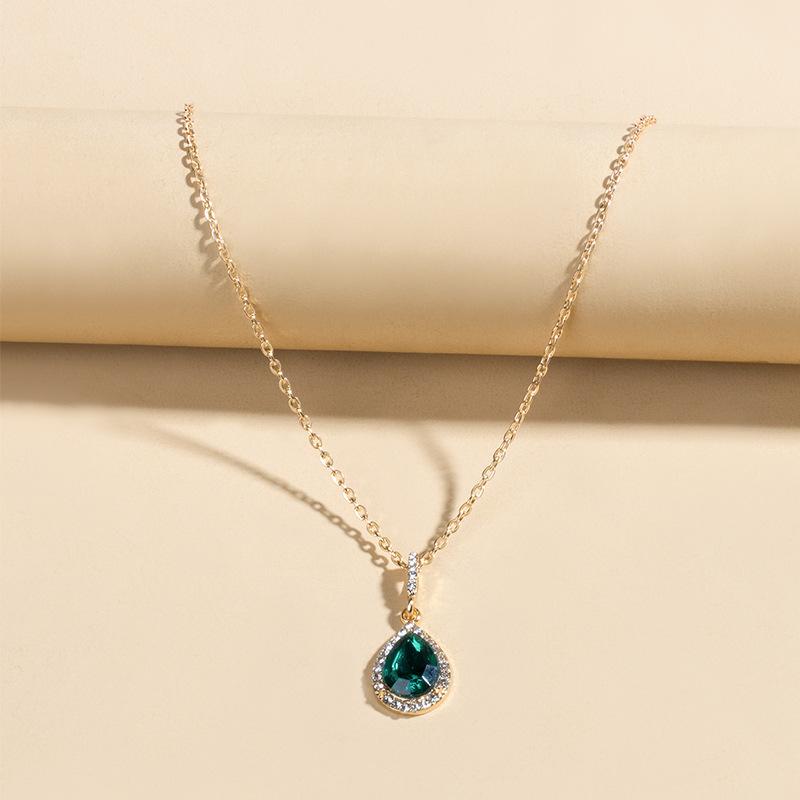 Green artificial crystal necklace, elegant ladies accessories for autumn and winter, water drop retro niche high-end sweater chain