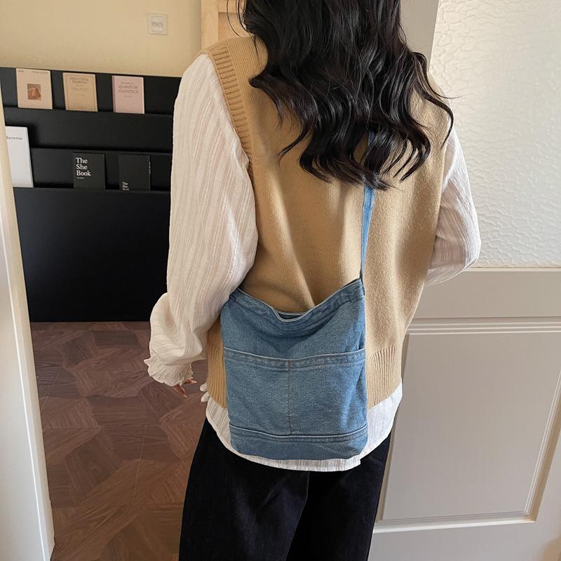 Large-capacity Portable Single-shoulder Crossbody Bag Handbag for Spring Fashion and Casual Wear for Women