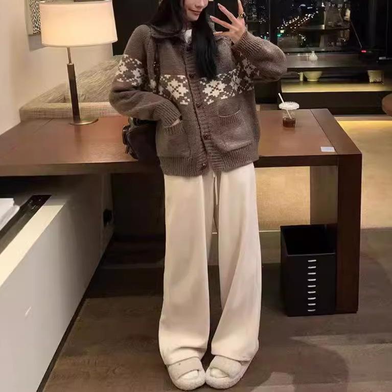 Retro lapel jacquard sweater women's loose winter new models are popular this year, versatile long-sleeved knitted cardigan jacket trend