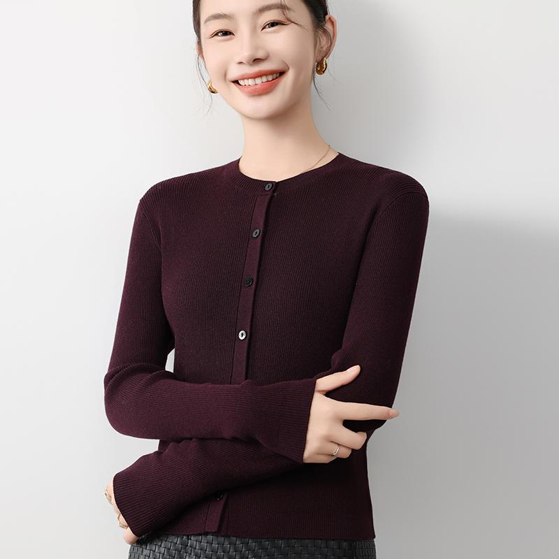 Dámský lehký kardigan z 50% vlny a 50% morušového hedvábí - všestranný úplet na 4 sezóny pro celoroční pohodlí a styl