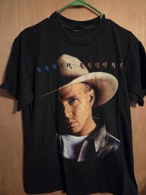 Garth Brooks 1996 Tour Shirt. Size Medium Double Sided Unisex T-Shirt
