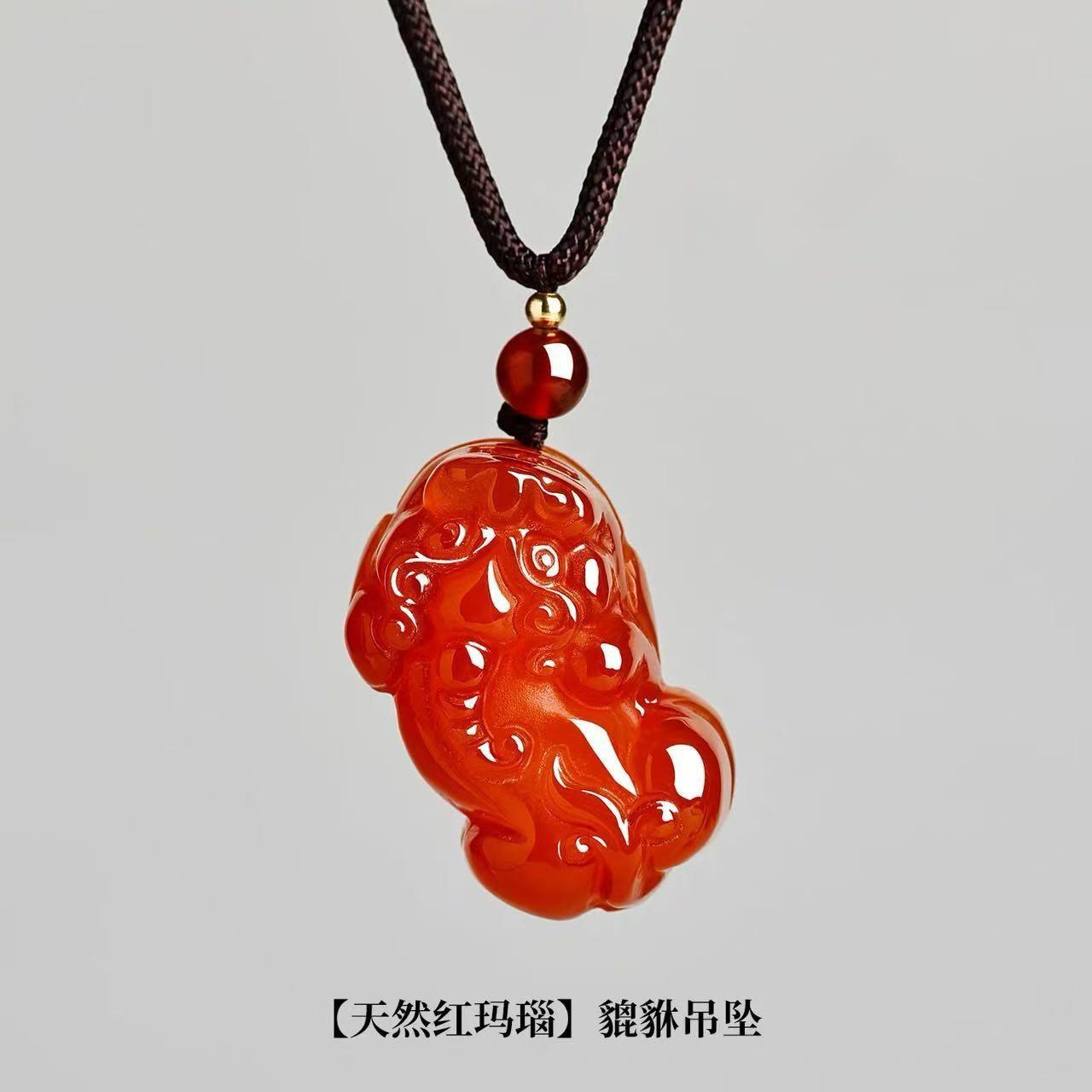 

Authentic red agate pendant, new Chinese-style carved Pixiu pendant for women, a protective amulet necklace for peace and safety, gift for boyfriend Natural red agate/Pixiu P