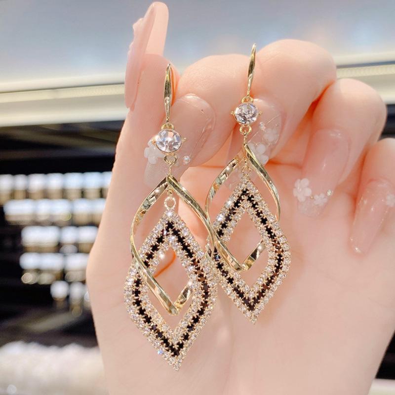 1pair Light Luxury High Sense Fashion Versatile Niche Design Cold Wind Ear Hook Long