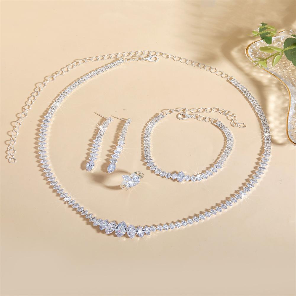 

Fashion Jewelry Earrings Necklace Set Combination Fashion Rhombus Full Diamond Shiny Bridal Jewelry Set Wedding Accessories