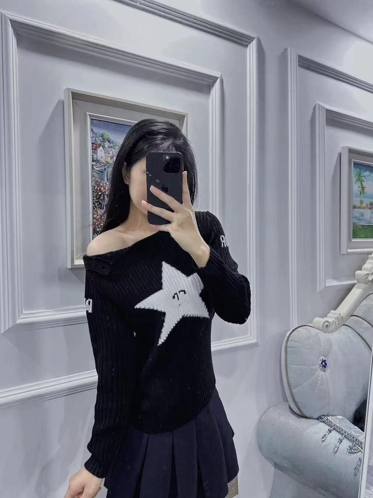 Reversible Star Print Slim Fit Knit Top - Long Sleeve, Round Neck, Spring/Fall Collection