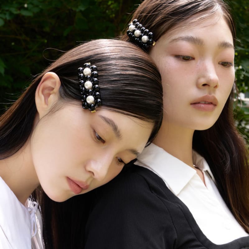 FANTASTIC PLANET Black Ball Flower Hair Pin