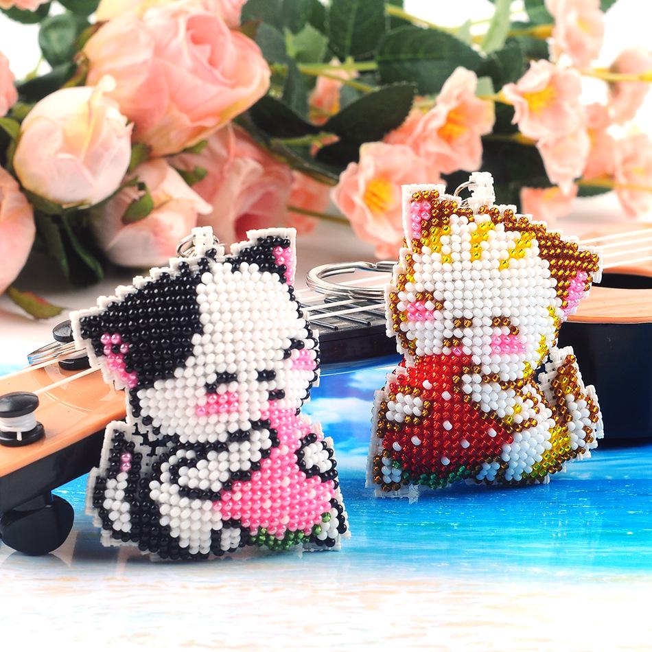 Couple Keychain Strawberry Cat Pendant with Beaded Cross-stitch for Car Key Decoration