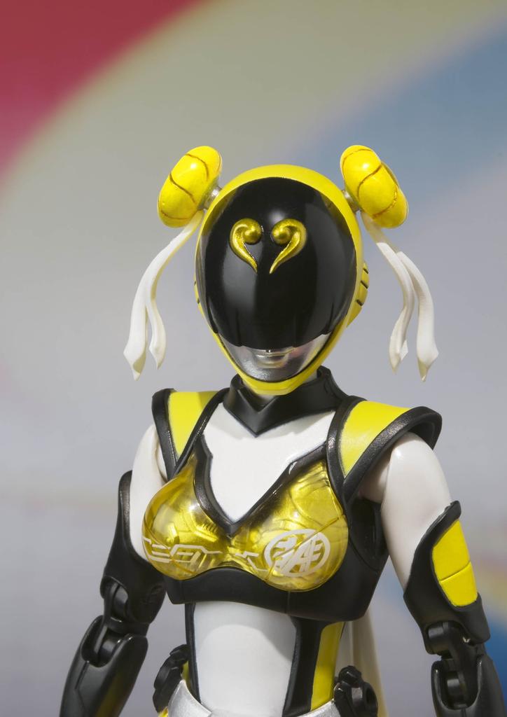 TAMASHII NATIONS Akiba Yellow Ita S.H.Figuarts (Season Ver.)