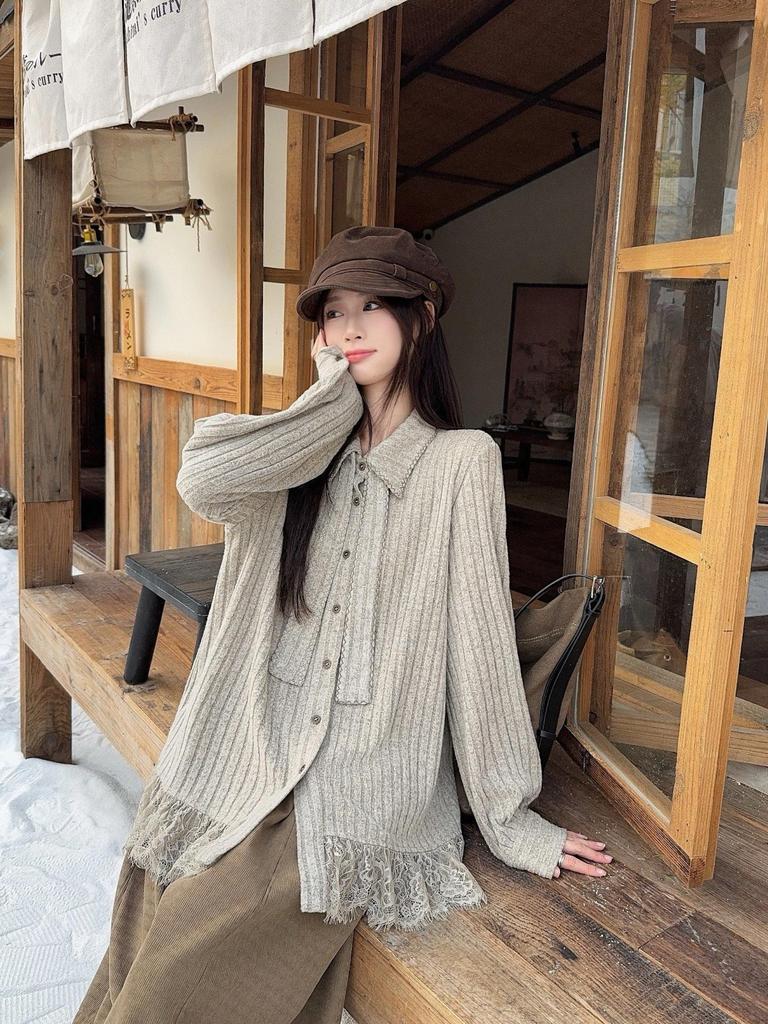 Women's Plus Size Retro Long Sleeve Shirt with Flowy Ribbons, Lace Patchwork, Autumn/Winter Layered Design