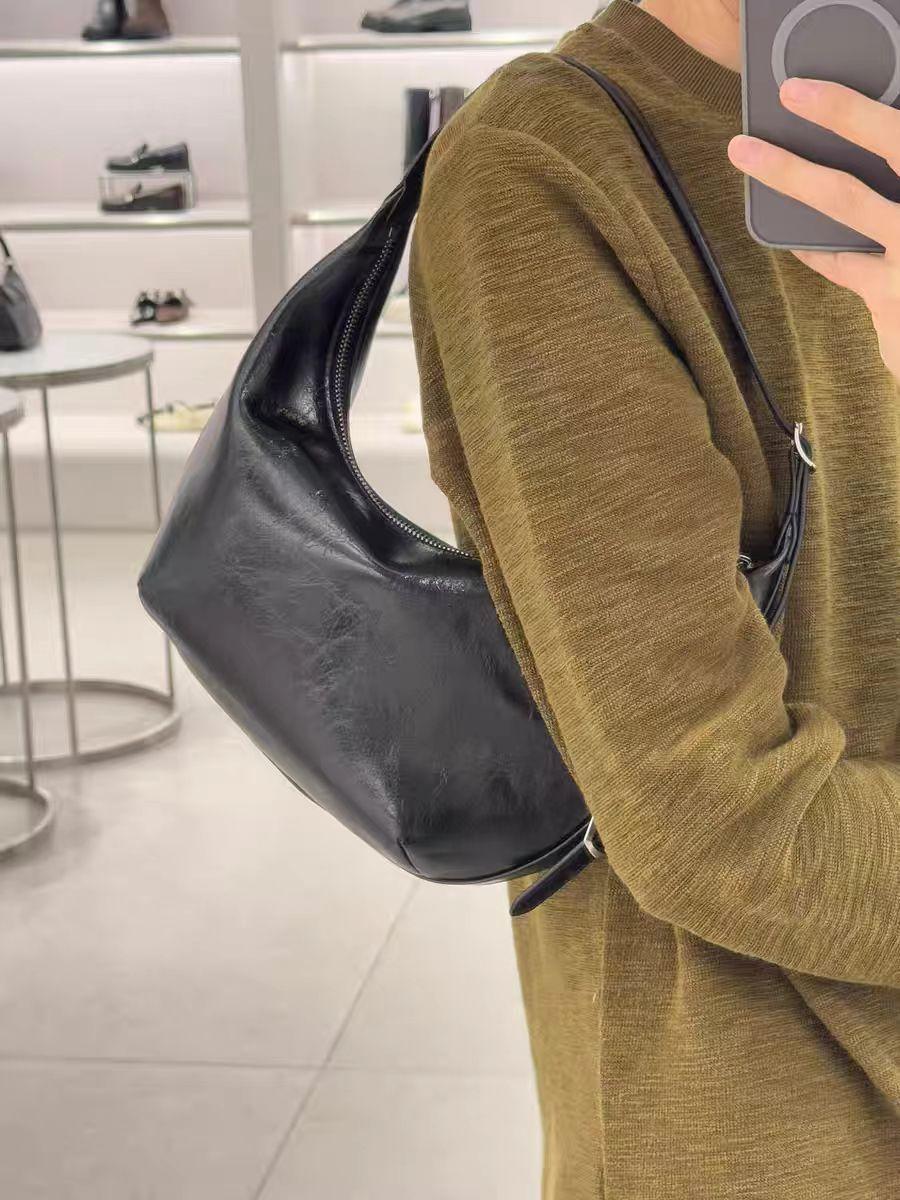 

Large Capacity Casual Glossy Single Shoulder Underarm Fashiable Solid Color Commuting Denim 2026 Trendy Hand-held Crescent Bag чёрный