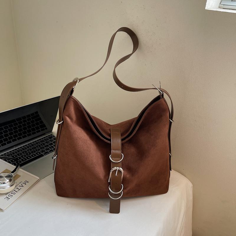 

Niche underarm bag, sweet and cool Spice Girl style summer new bag, women s fashion commuter satchel, shoulder messenger bag темно-коричневого