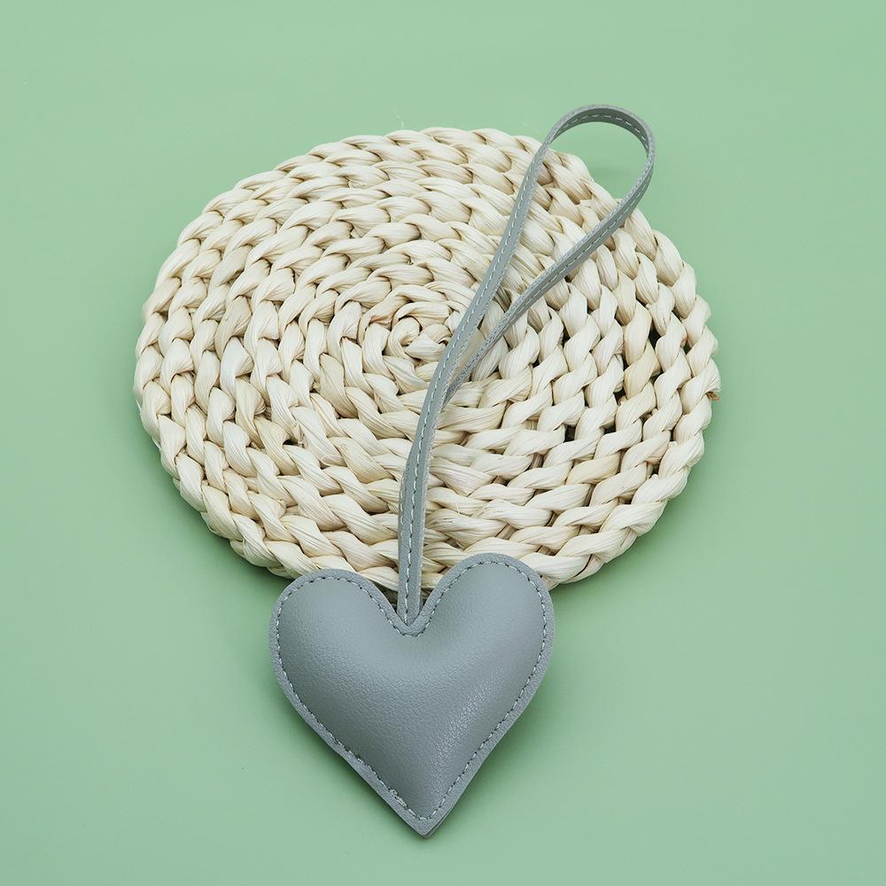 Custom Leather 3D Peach Heart Keychain Bag Pendant Love Hand Rope Personalized Couple Backpack Pendant Gift