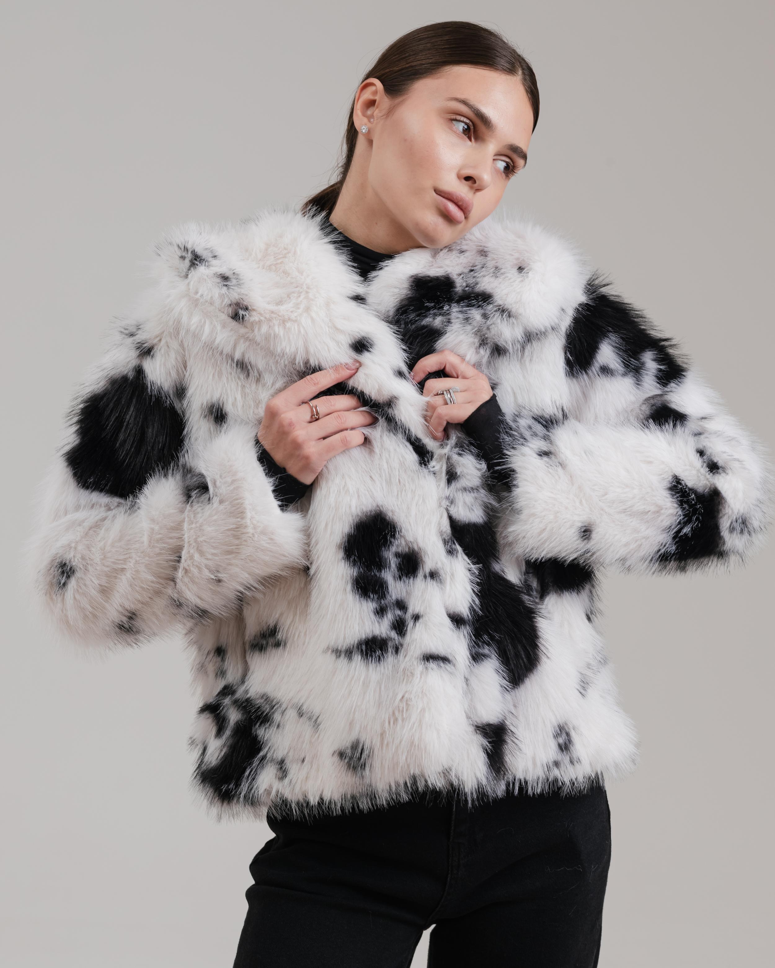 

Шубка женская короткая ZLLY 20149 S бело-черная L