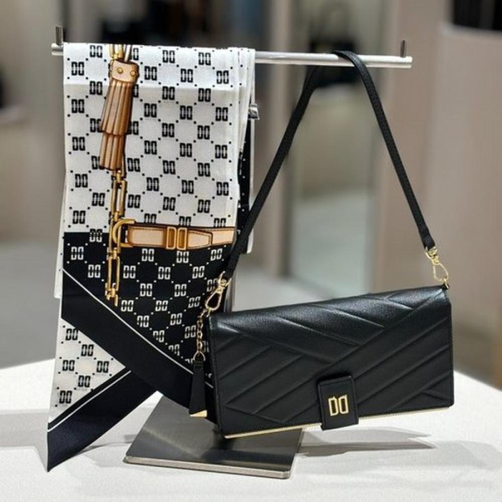 Daks Gangnam Exclusive Gift Set Mobile Phone Case   Black Long Skinny Silk Scarf Single option