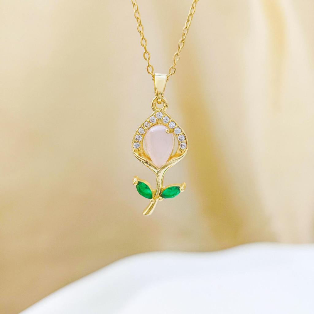 Elegant Tulip Necklace: High-End Titanium Steel, Non-Fading, Clavicle Chain, Versatile Light Luxury for Women.