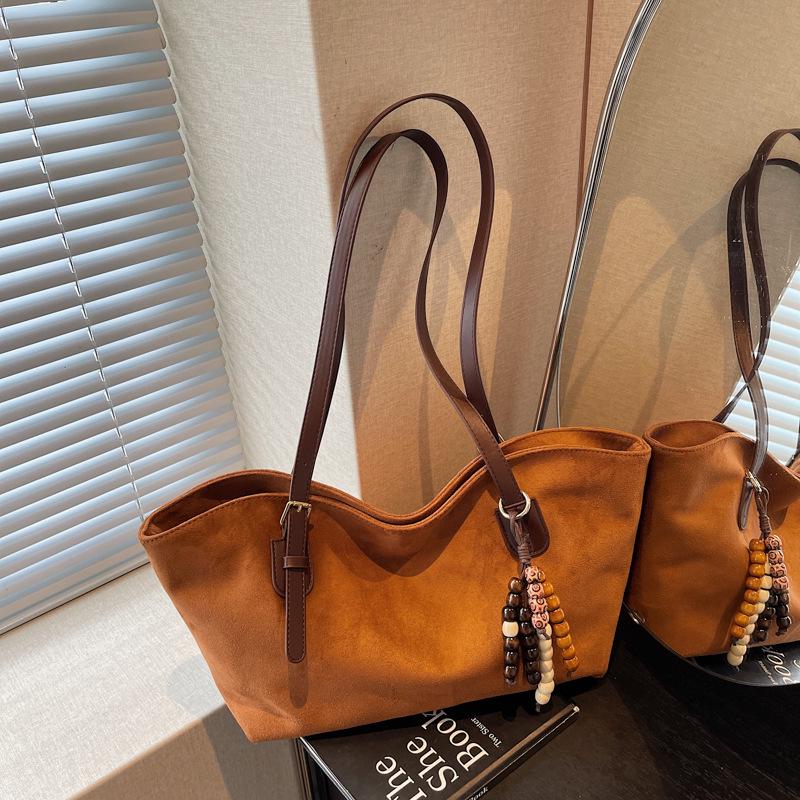 

2025 Women s Casual Retro Suede Tote: Versatile Single Shoulder Underarm Bag Without Pendant