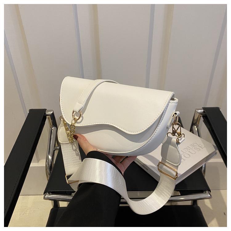 Women's Half-Moon Saddle Bag with Chain Strap - 2025 Spring/Autumn Collection, Crossbody or Single Shoulder Style with Wide Strap