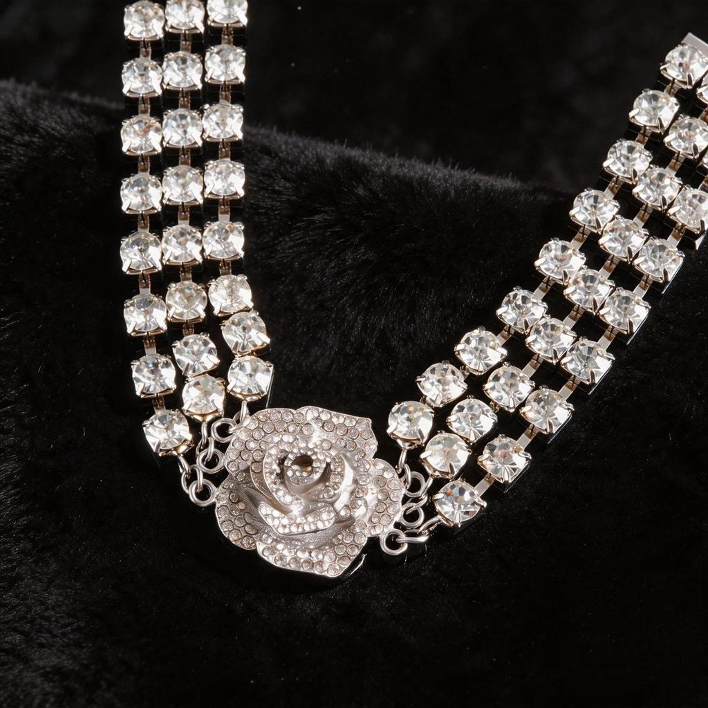 European Retro Rose Diamond Choker: Three-Layer Court Style Light Luxury Necklace