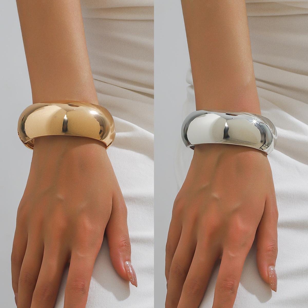 

High-End Niche Alloy Oval Open Bracelet for Women золотой