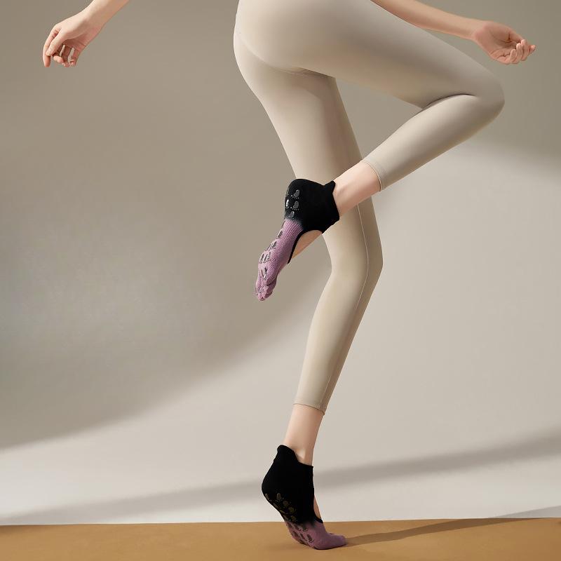

Women s Spring and Summer New Yoga Pilates Sports Non Slip Sweat Absorption Glue Breathable Five Finger Socks 1 pair фіолетовий/чорний