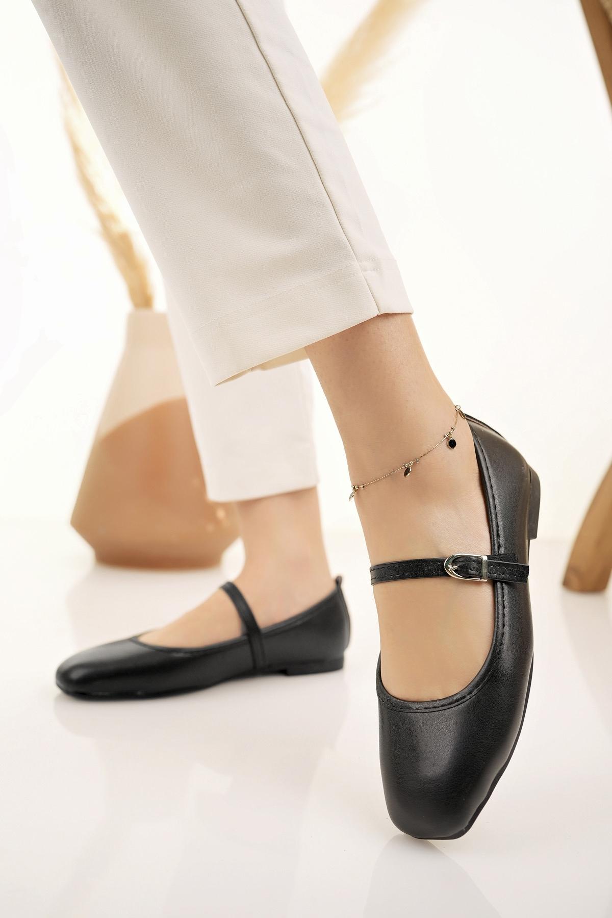 

Женские туфли на плоской подошве. Легкая удобная стильная деловая офисная повседневная обувь на плоской подошве с черной полосой и поясом.