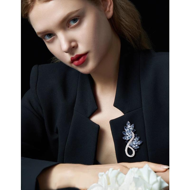 European and American luxury flash diamond personalized brooch, high-end women's new full diamond corsage light luxury high-end pin, suit accessories
