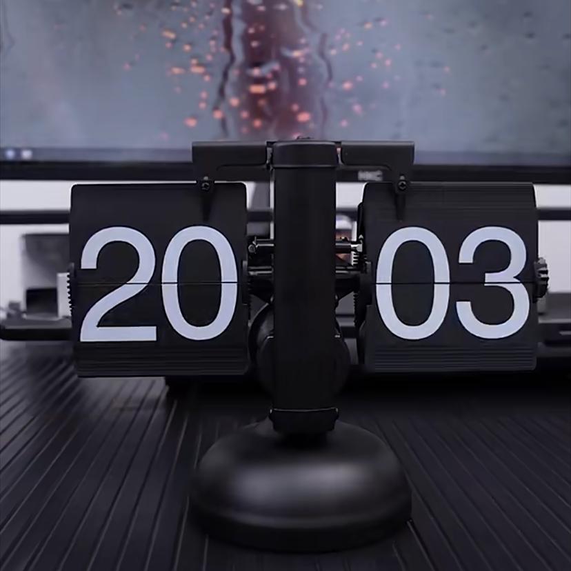Creative Retro European Automatic Mechanical Desk Clock - Modern Simple Living Room Ornament