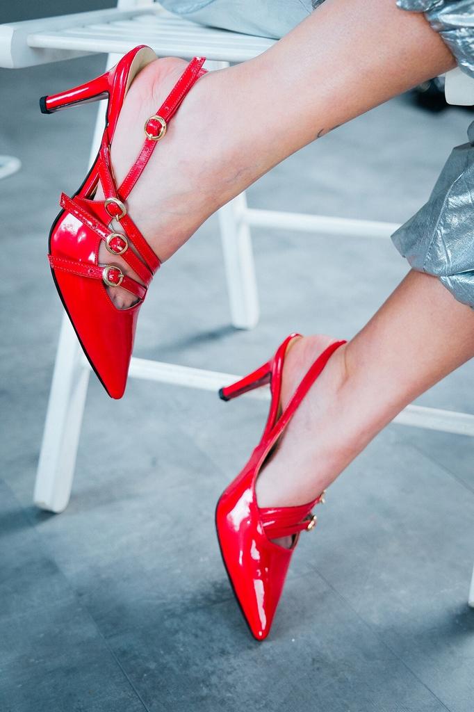 Women's Fashion Style Special Design Three-Stripe Buckled Low Heel Shoes