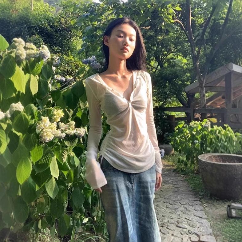 

Chic V-neck Long Sleeve Sunscreen T-shirt Women s Summer Camisole Cardigan with Ruched Drawstring Hood M Premium білий