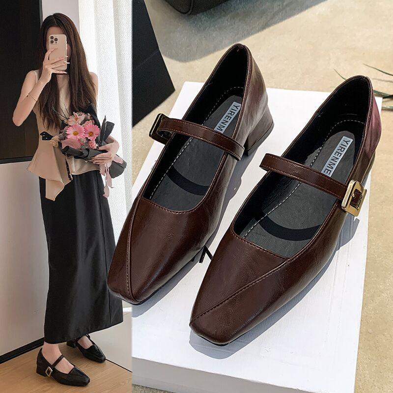 High heels women's autumn 2025 new French retro square head thick heel with temperament light mouth versatile single shoes